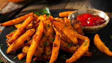 Как приготовить «картошку-фри» из тыквы? Этот сезонный рецепт полюбится всем, кто избегает вредного фастфуда