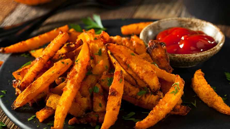 Как приготовить "картошку-фри" из тыквы? Этот сезонный рецепт полюбится всем, кто избегает вредного фастфуда