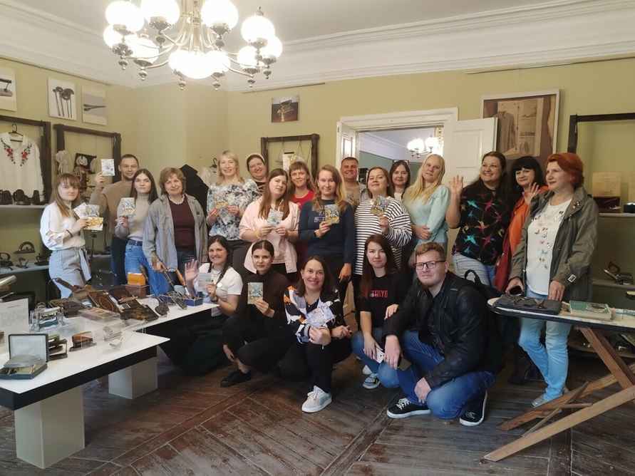 Минус месячная зарплата в год на «макулатуру»? Узнали, как и чем живут посткроссеры в Беларуси