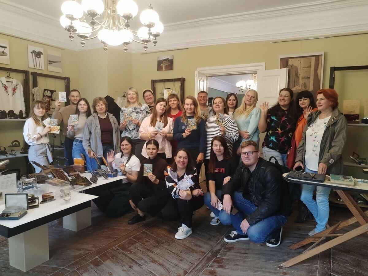 Минус месячная зарплата в год на «макулатуру»? Узнали, как и чем живут посткроссеры в Беларуси