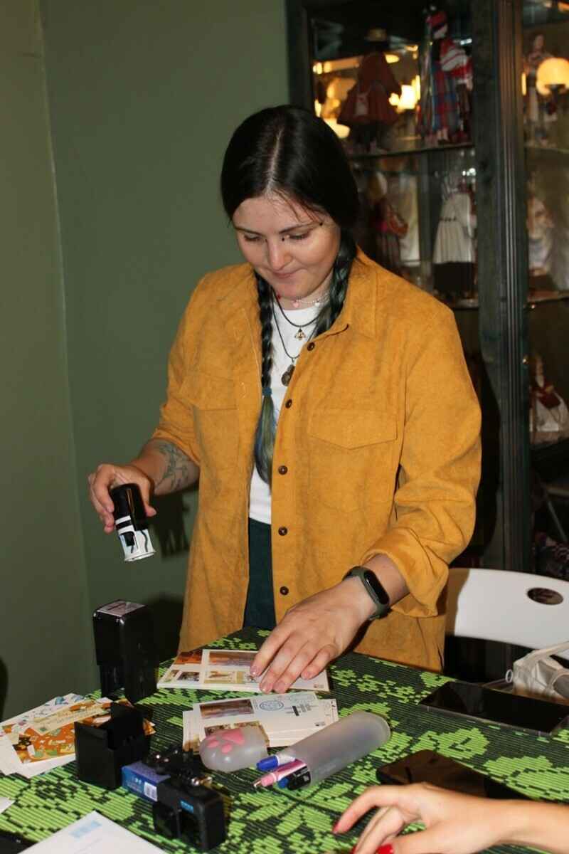 Минус месячная зарплата в год на «макулатуру»? Узнали, как и чем живут посткроссеры в Беларуси