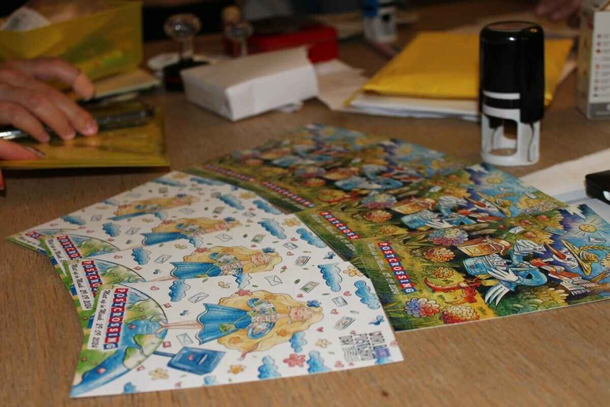 Минус месячная зарплата в год на «макулатуру»? Узнали, как и чем живут посткроссеры в Беларуси