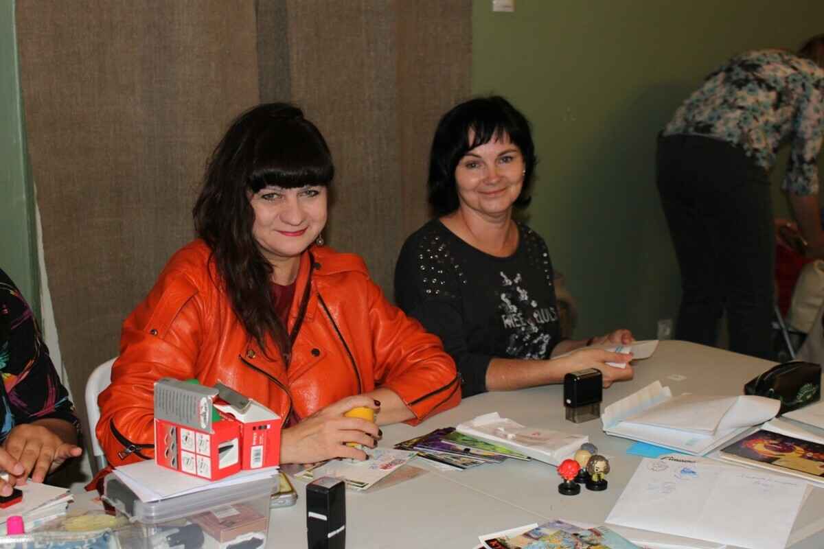 Минус месячная зарплата в год на «макулатуру»? Узнали, как и чем живут посткроссеры в Беларуси