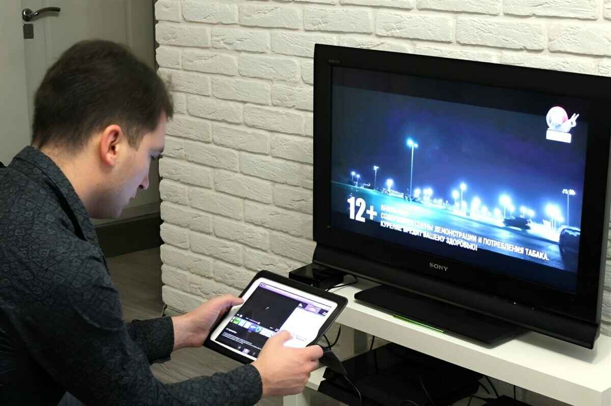 Телевизор фон. Samsung smart tv 2022. Телевизор который с интернетом. Картинки умного телека. Телевизор который с интернетом.