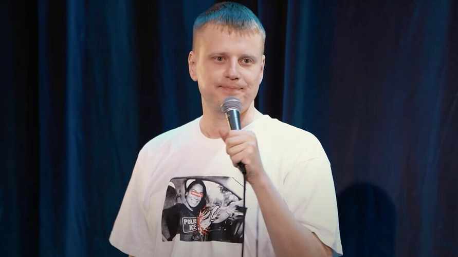 Суд в Борисове признал TikTok-аккаунт комика Славы Комиссаренко экстремистским
