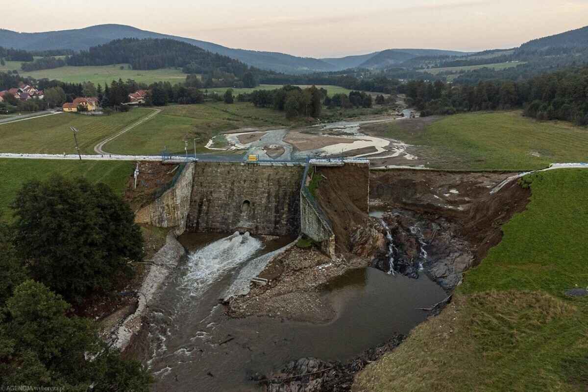 На фото - последствия прорыва дамбы в  Строне-Слёнске /Wyborcza.pl