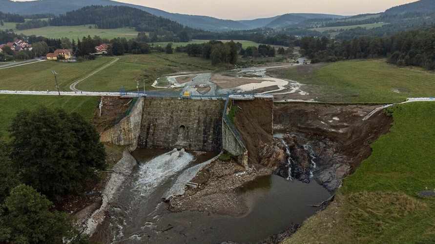 На фото - последствия прорыва дамбы в Строне-Слёнске /Wyborcza.pl