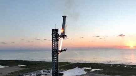 SpaceX с пятой попытки вернула носитель самой большой ракеты в мире на стартовую площадку