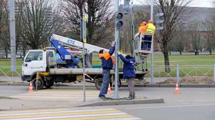 В ГАИ рассказали белорусам, для кого на светофорах «бело-лунный сигнал»
