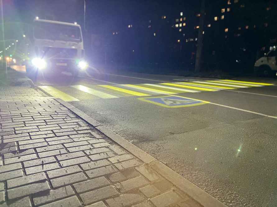 В Гомеле установили проектор на пешеходном переходе. Как работает?