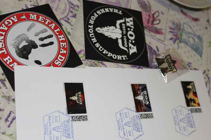 Минус месячная зарплата в год на «макулатуру»? Узнали, как и чем живут посткроссеры в Беларуси