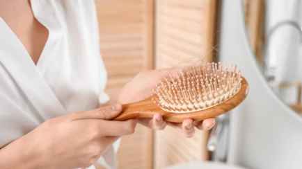 Как часто нужно мыть расческу? Не позволяйте ей превратиться в рассадник бактерий и грибков