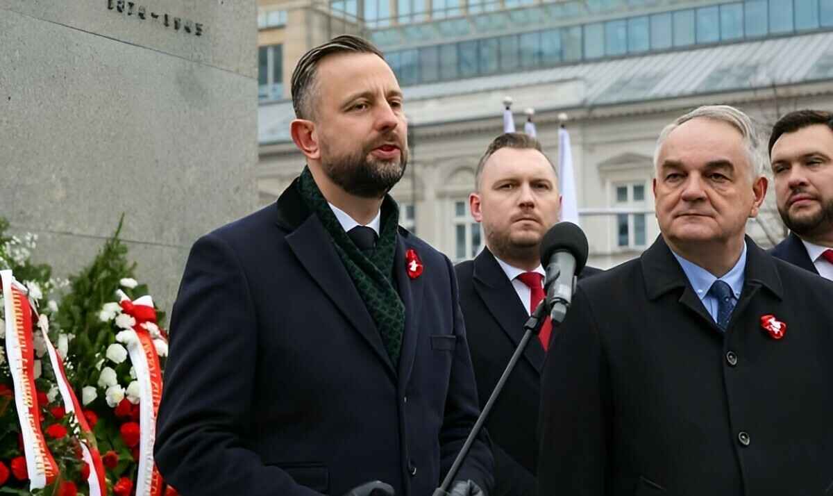 Глава Министерства обороны Польши Владислав Косиняк-Камыш