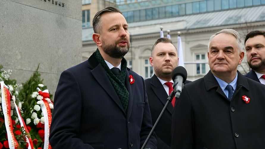 Глава Министерства обороны Польши Владислав Косиняк-Камыш