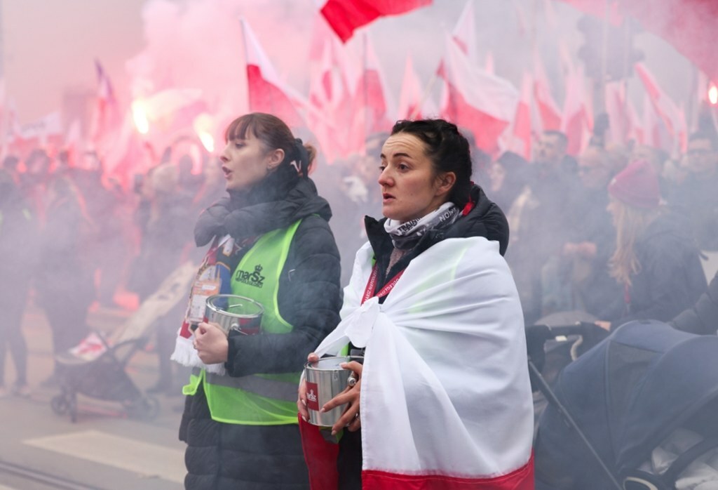 "Дональд, иди домой" — В Варшаве прошел многотысячный марш оппозиции