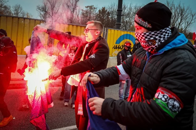 "Дональд, иди домой" — В Варшаве прошел многотысячный марш оппозиции