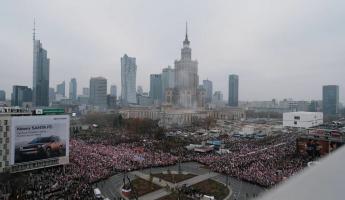 «Дональд, иди домой» — В Варшаве прошел многотысячный марш оппозиции