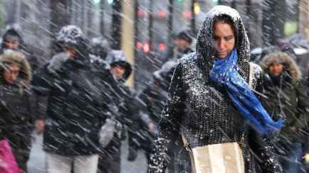 До 10 сантиметров. Синоптики объявили из-за снегопада оранжевый уровень опасности в двух областях Беларуси