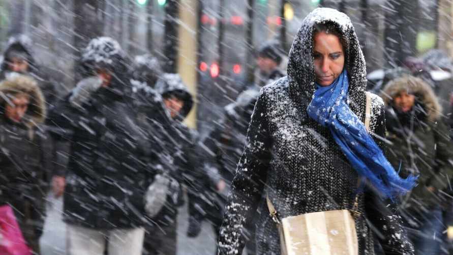 До 10 сантиметров. Синоптики объявили из-за снегопада оранжевый уровень опасности в двух областях Беларуси