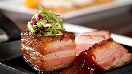 Вареный стейк с хрустящей корочкой? За это блюдо вас проклянут все диетологи, но будут боготворить все друзья