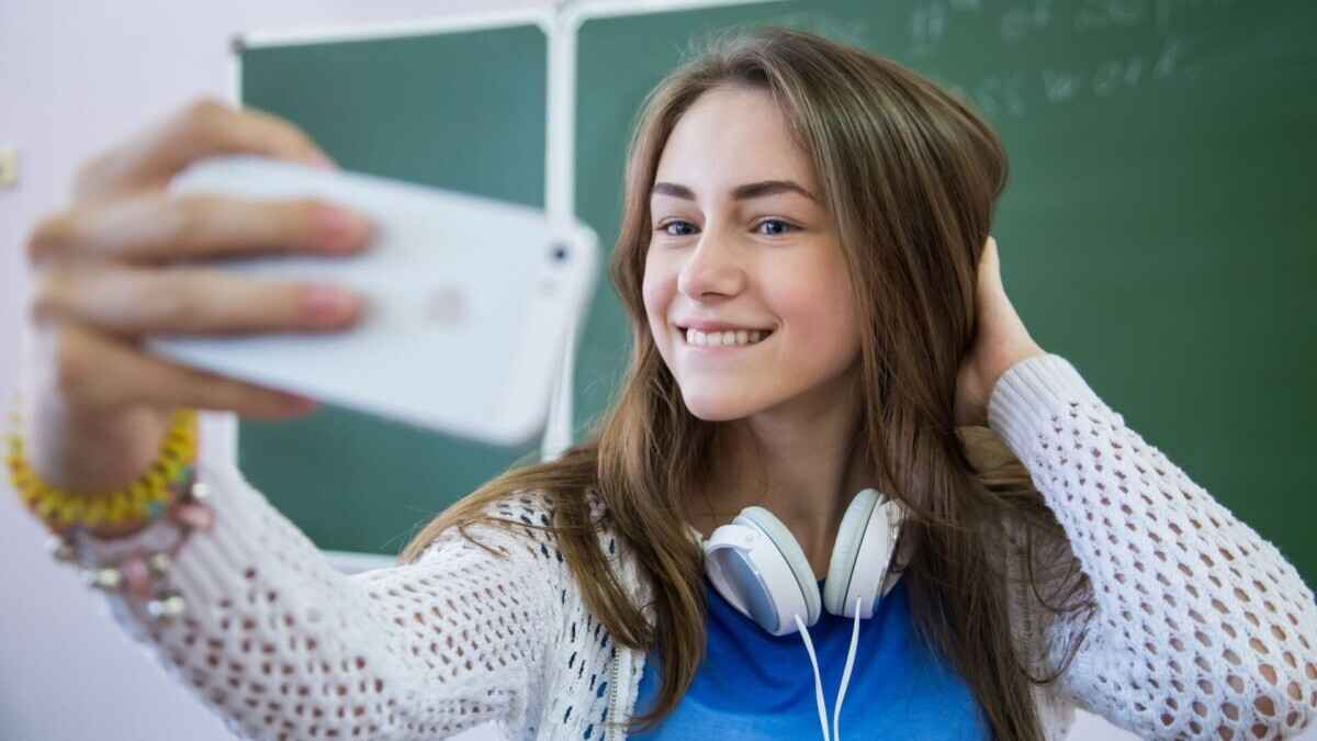 TikTok решил запретить подросткам "фильтры красоты". А кто и вовсе не сможет завести аккаунт?