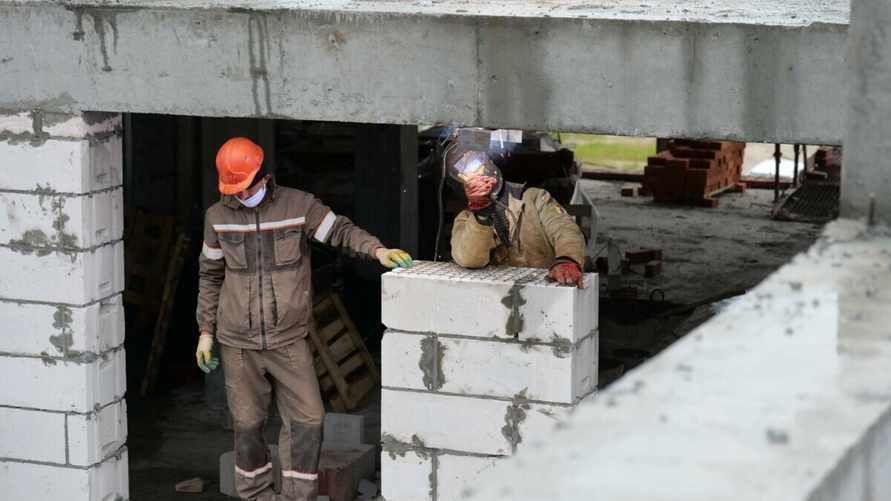 В Беларуси за январь-октябрь построили для нуждающихся на 136,1 тыс. квадратов меньше. Что будет дальше?