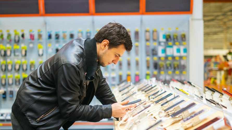 Белорусам дали 42 дня, чтобы купить смартфон за 1 рубль. Что для этого нужно?