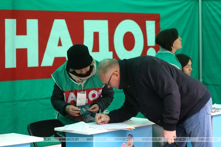 Претенденты в президенты Беларуси показали, где собирают подписи за выдвижение. Кто на "месте политических ристалищ"?