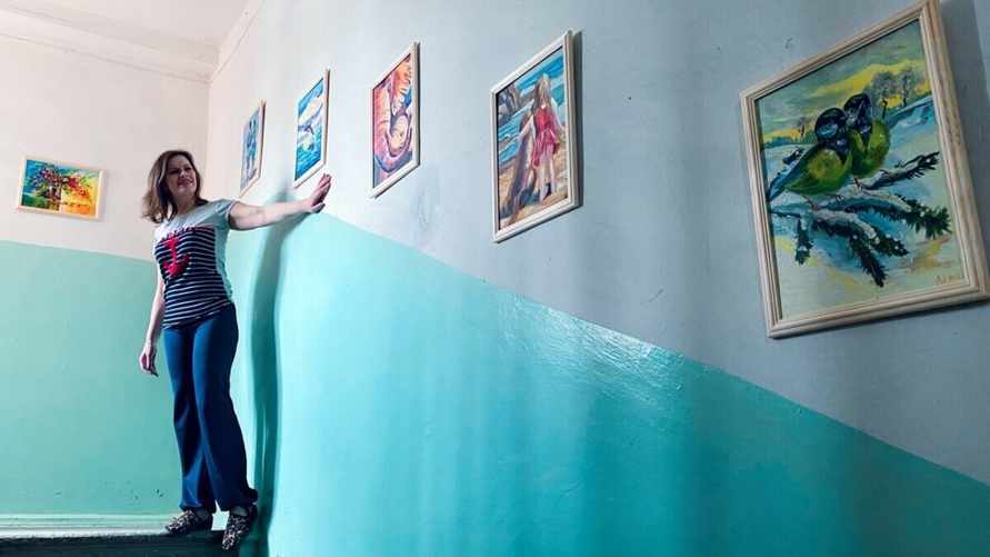 Картинам – да, за шторки – штраф? В ЖКХ рассказали, как белорусы могут облагородить подъезды многоэтажек