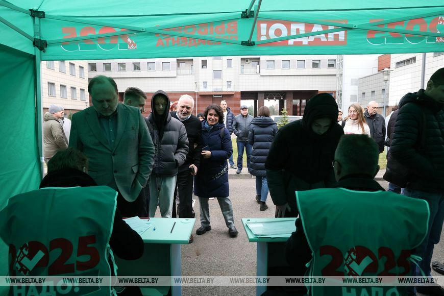 Претенденты в президенты Беларуси показали, где собирают подписи за выдвижение. Кто на "месте политических ристалищ"?