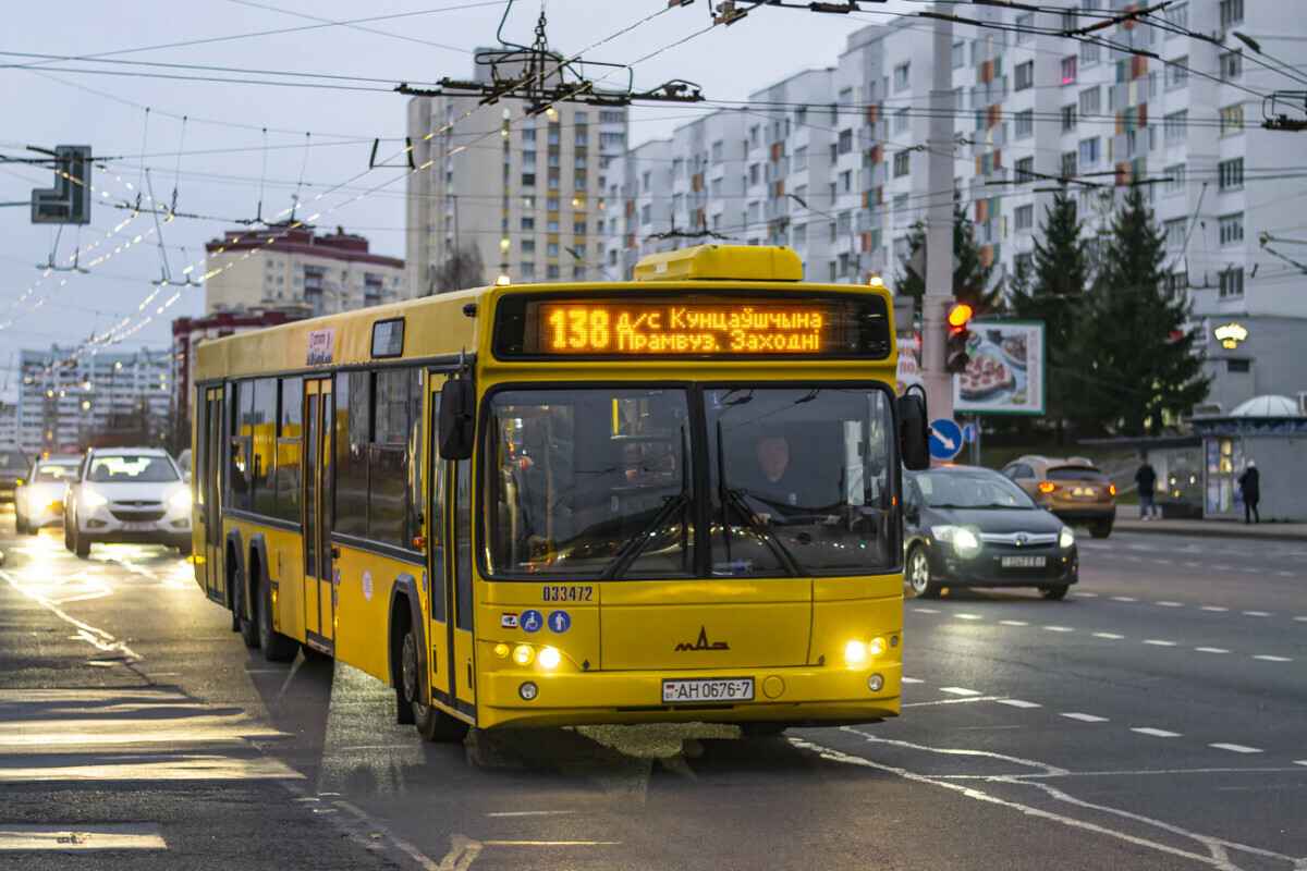 "Минсктранс" предупредил об опоздании автобусов и троллейбусов до 40 минут. Что случилось?