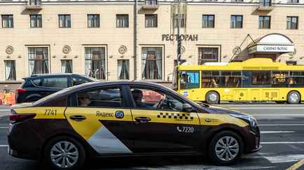 «Невозможно обеспечить уровень цен и время подачи» — В белорусском «Яндекс Go» объявили о сокращении таксистов на 25%