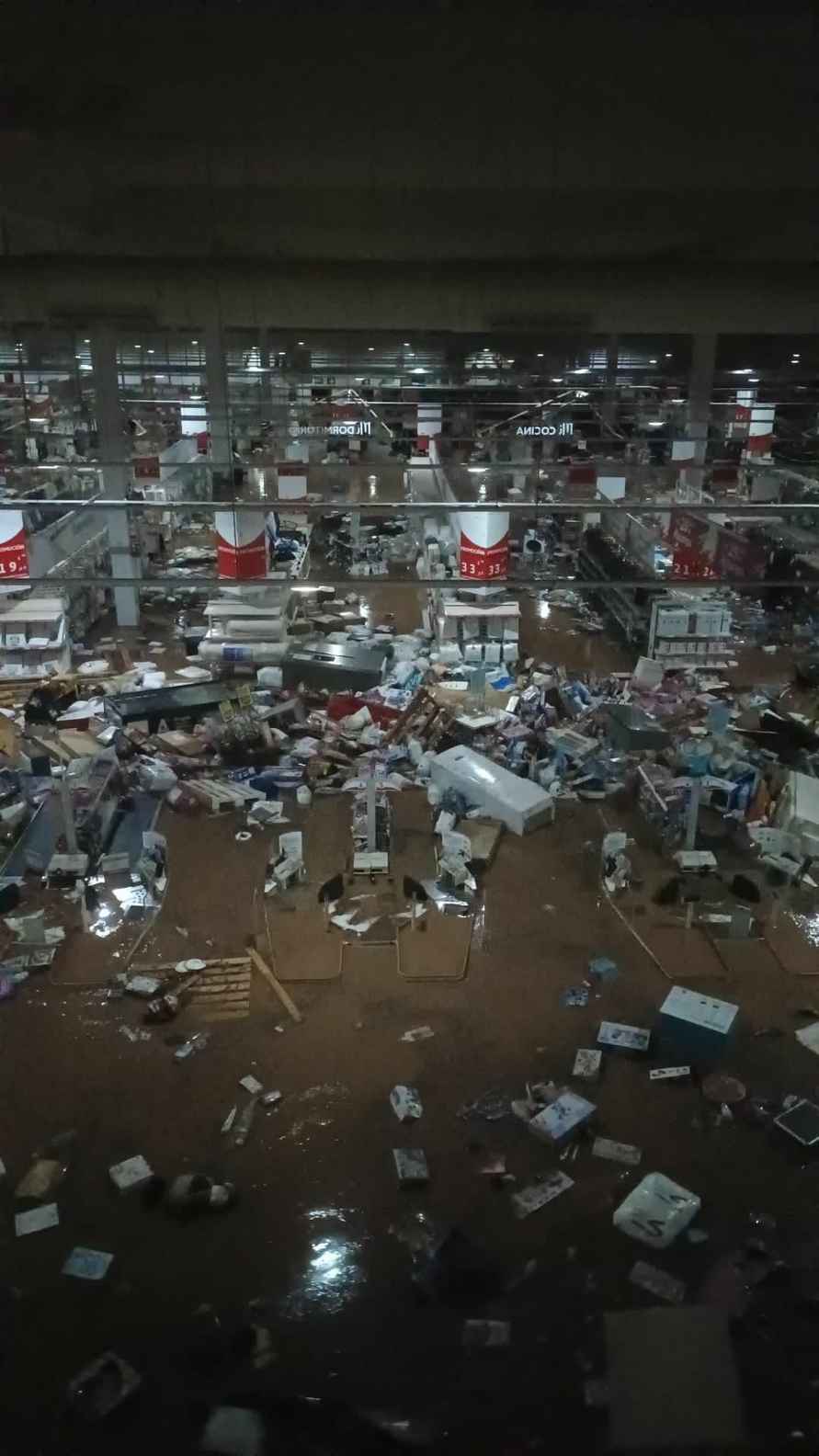 «Ожидаем худшего» - В Испании подземная парковка может оказаться кладбищем из-за наводнения