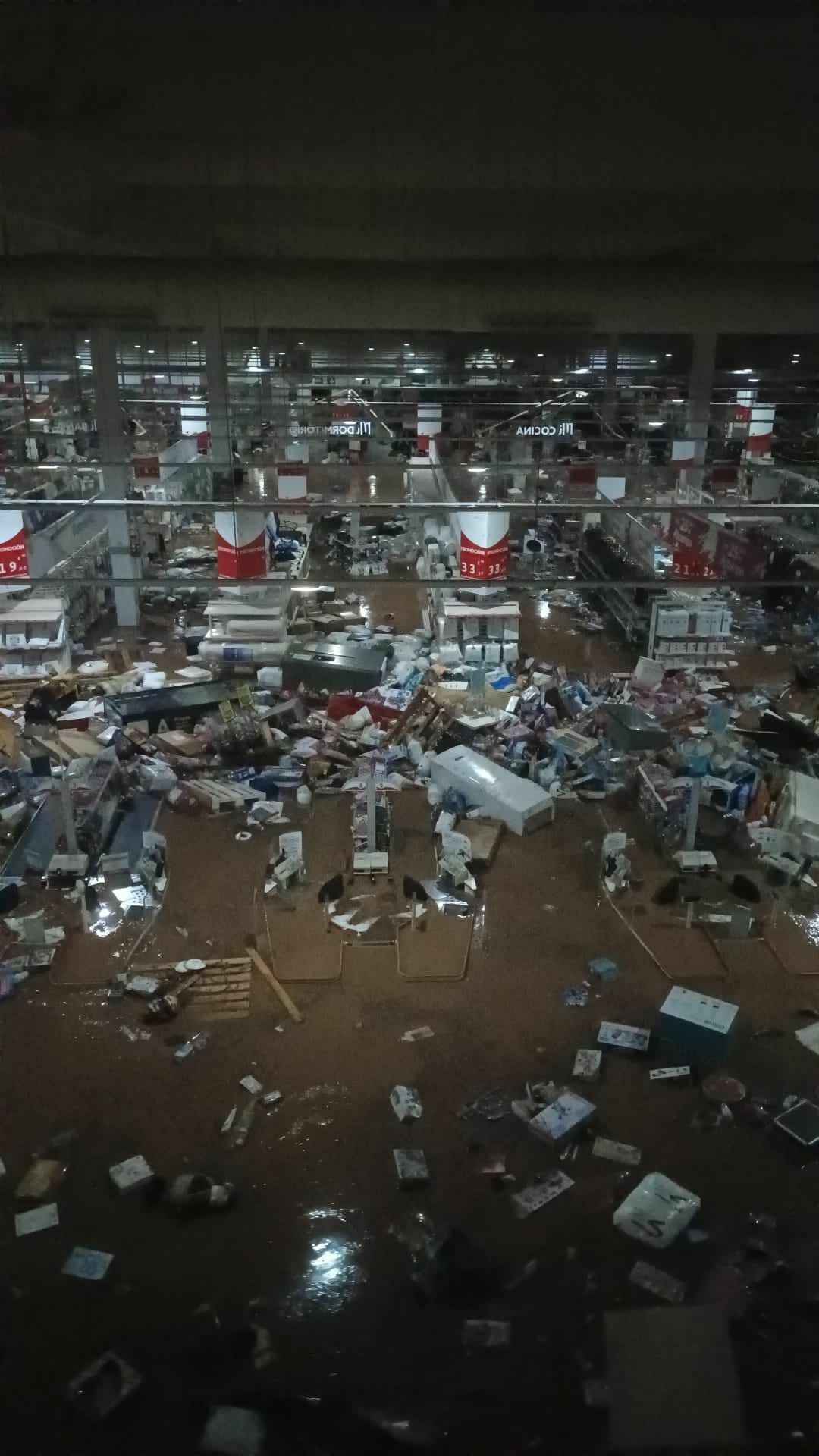 «Ожидаем худшего» - В Испании подземная парковка может оказаться кладбищем из-за наводнения