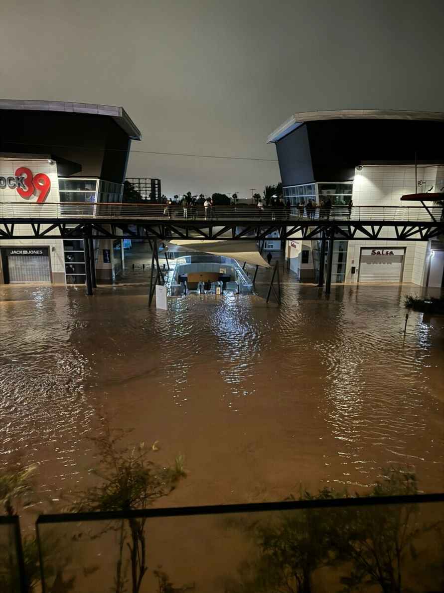 «Ожидаем худшего» - В Испании подземная парковка может оказаться кладбищем из-за наводнения