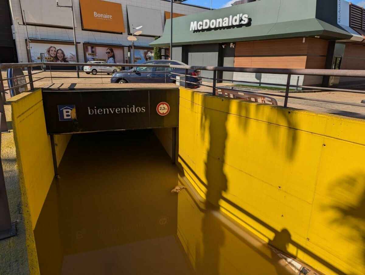 «Ожидаем худшего» - В Испании подземная парковка может оказаться кладбищем из-за наводнения