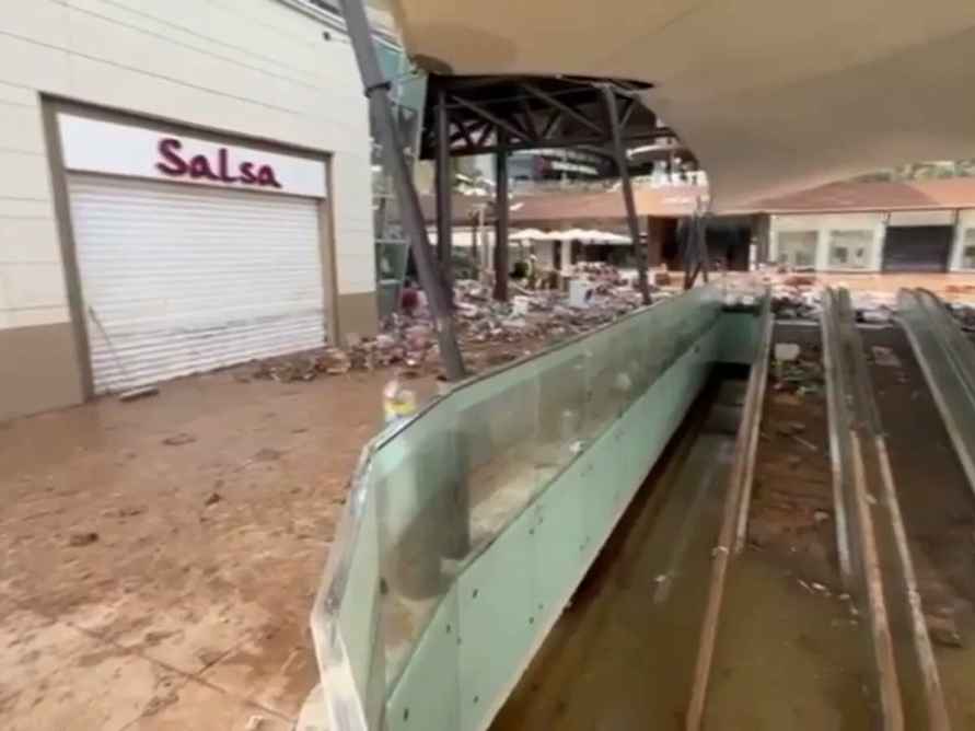 «Ожидаем худшего» - В Испании подземная парковка может оказаться кладбищем из-за наводнения