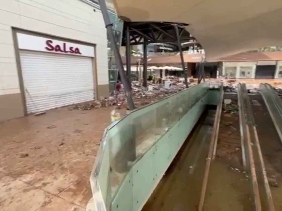 «Ожидаем худшего» - В Испании подземная парковка может оказаться кладбищем из-за наводнения