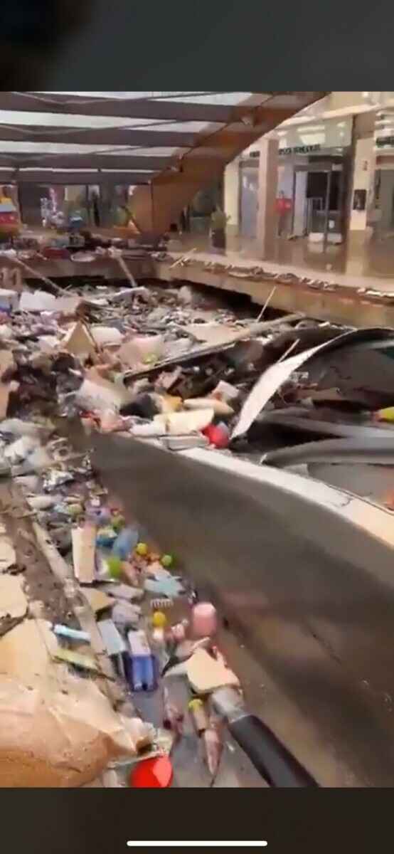 «Ожидаем худшего» - В Испании подземная парковка может оказаться кладбищем из-за наводнения