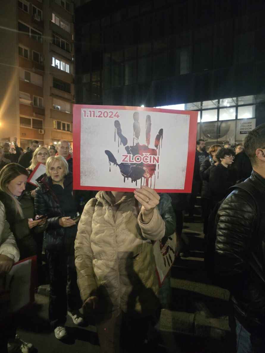 Тысячи сербов вышли на улицу, требуя отставки премьера. Чем недовольны?