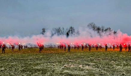 Польские солдаты устроили «огненное шоу» на границе с Беларусью