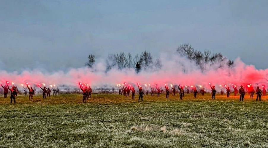 Польские солдаты устроили «огненное шоу» на границе с Беларусью