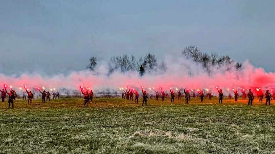 Польские солдаты устроили «огненное шоу» на границе с Беларусью