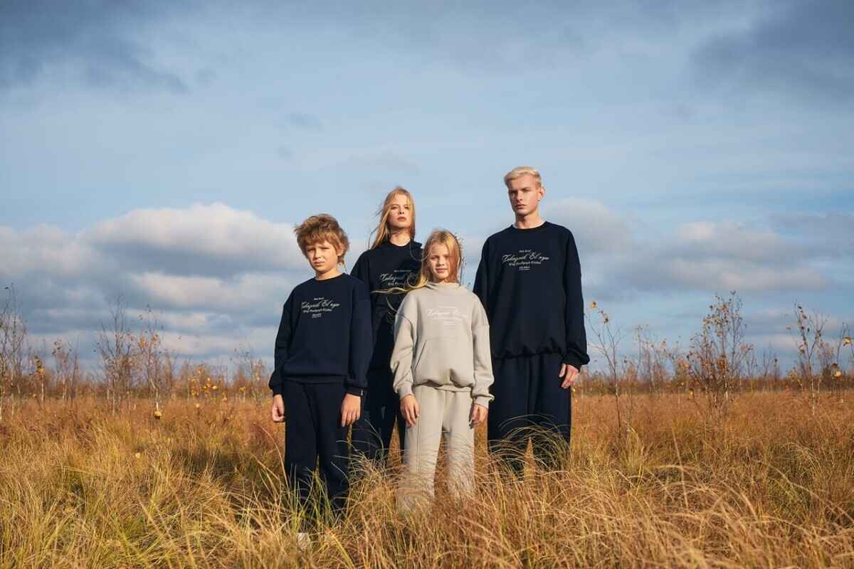 Mark Formelle предложила футболки и худи с «инопланетной атмосферой» белорусского болота. Что по ценам?