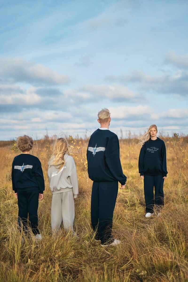 Mark Formelle предложила футболки и худи с «инопланетной атмосферой» белорусского болота. Что по ценам?