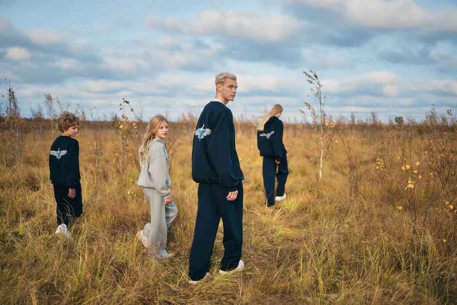 Mark Formelle предложила футболки и худи с «инопланетной атмосферой» белорусского болота. Что по ценам?