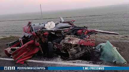 Под Пинском оторвавшийся прицеп врезался в легковушку. Два человека погибли