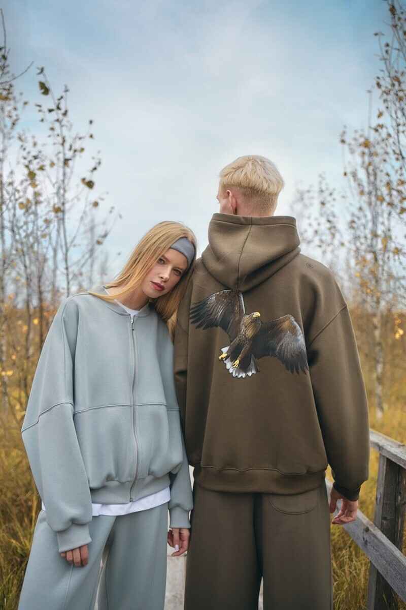 Mark Formelle предложила футболки и худи с «инопланетной атмосферой» белорусского болота. Что по ценам?