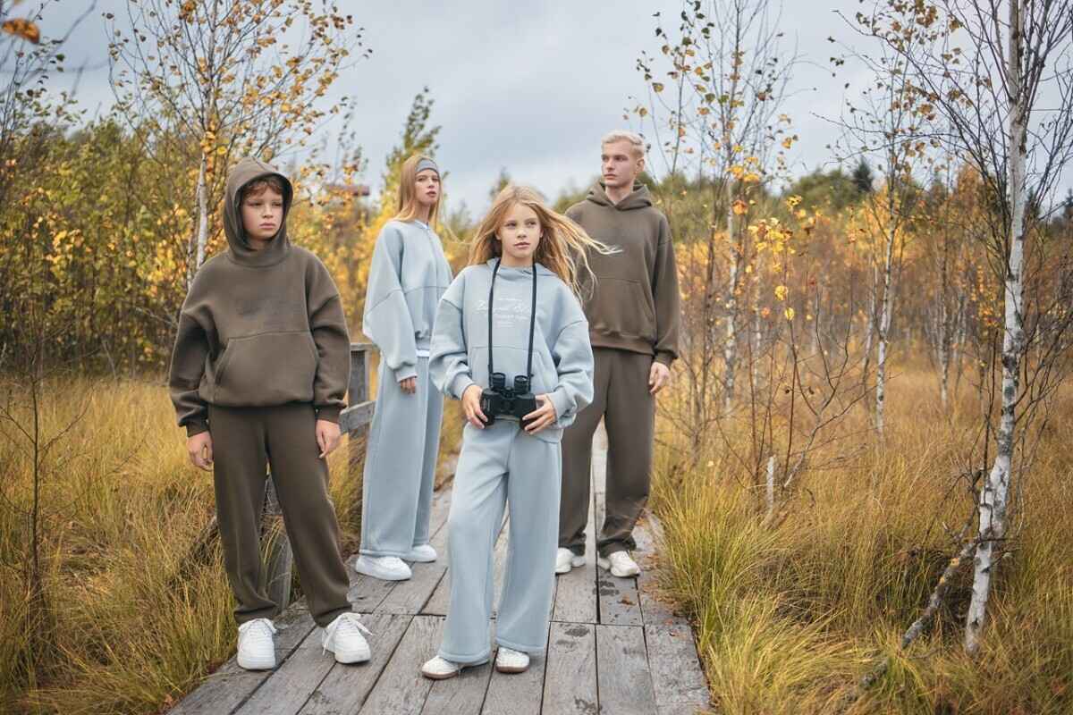 Mark Formelle предложила футболки и худи с «инопланетной атмосферой» белорусского болота. Что по ценам?