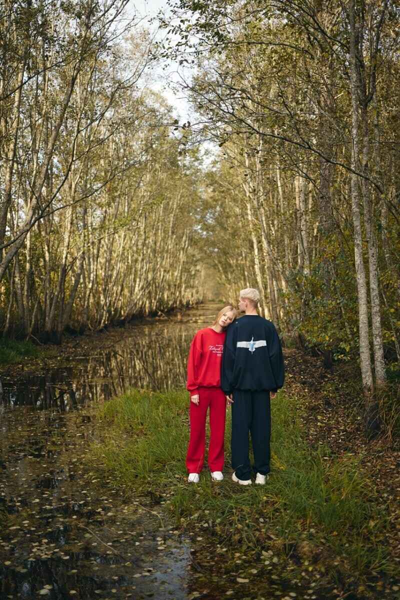 Mark Formelle предложила футболки и худи с «инопланетной атмосферой» белорусского болота. Что по ценам?